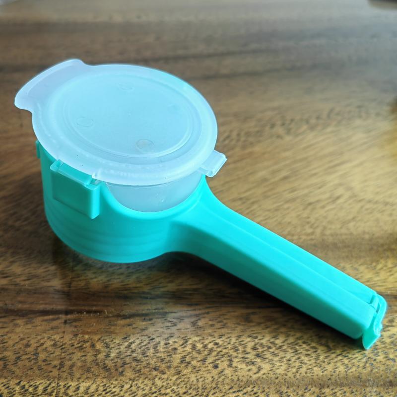 4pcs Food Bag Clips with Pour Spouts, Kitchen Chip Sealer Clips