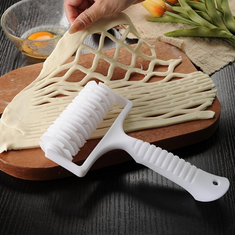 Ergonomic Kitchen Pastry Lattice Roller with Anti Slip Grip Handle