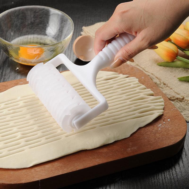 Ergonomic Kitchen Pastry Lattice Roller with Anti Slip Grip Handle