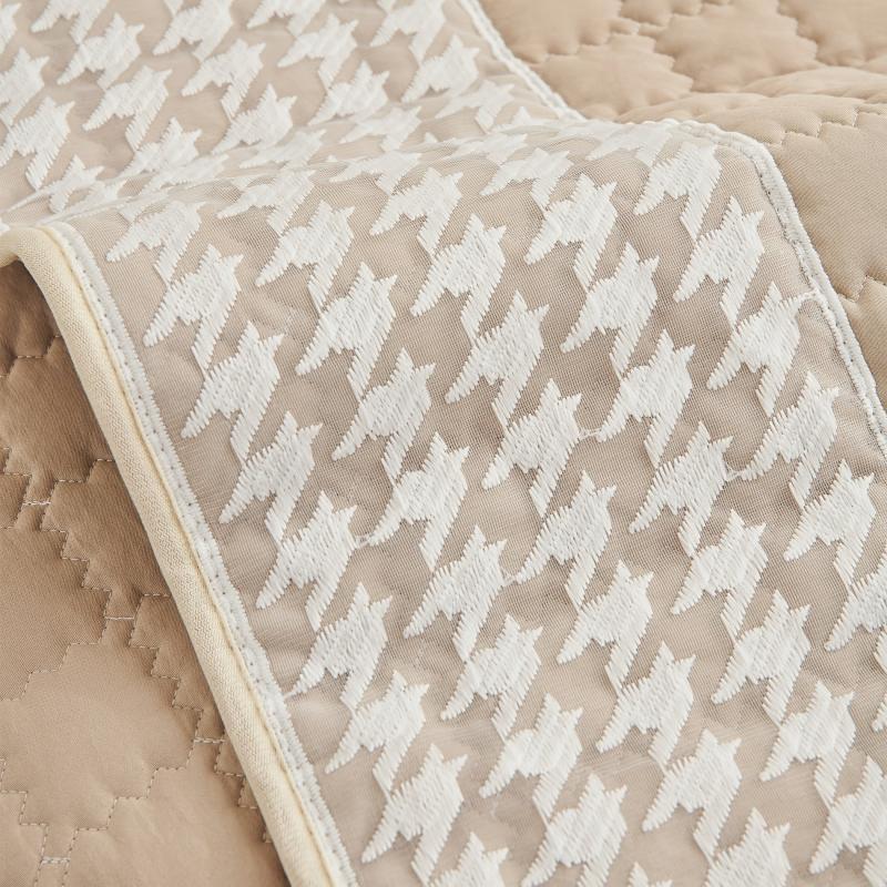 Houndstooth Waffle Quilted Sofa Cover