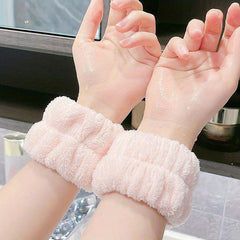 2pcs Fuzzy Bath Wristband Polyester Face Washing Wristlet