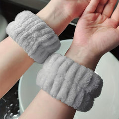2pcs Fuzzy Bath Wristband Polyester Face Washing Wristlet