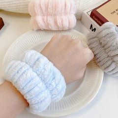 2pcs Fuzzy Bath Wristband Polyester Face Washing Wristlet