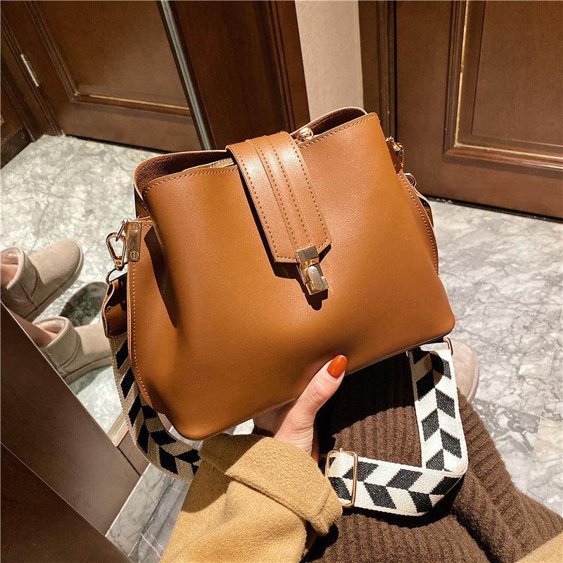 Classic Bucket Bag Turn Lock Crossbody Bag With Wide Strap