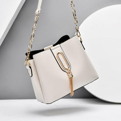 Stylish Bucket Bag with Chain Crossbody Strap and Tassel Detail