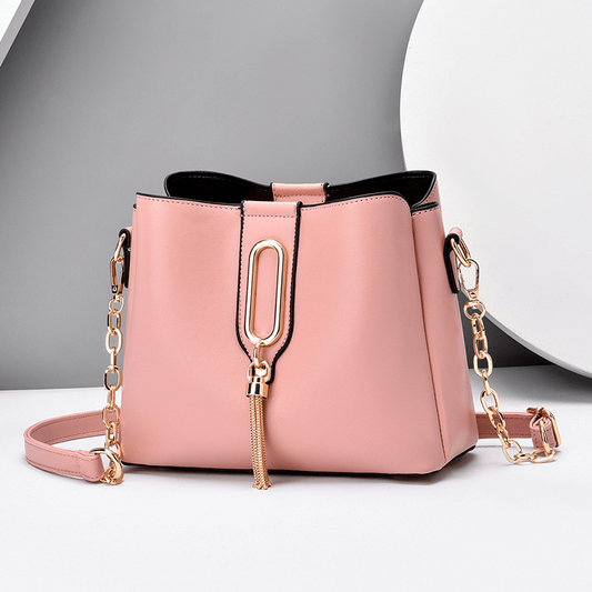 Stylish Bucket Bag with Chain Crossbody Strap and Tassel Detail