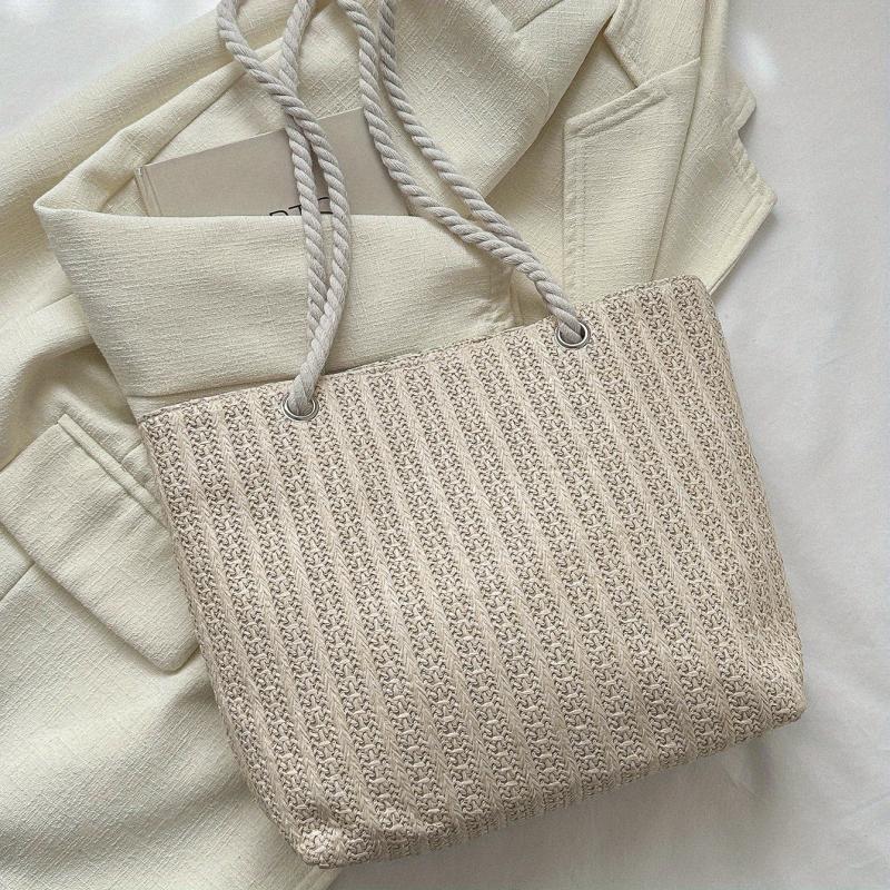 Straw Magnet Tote Bag with Plant Lace Cover