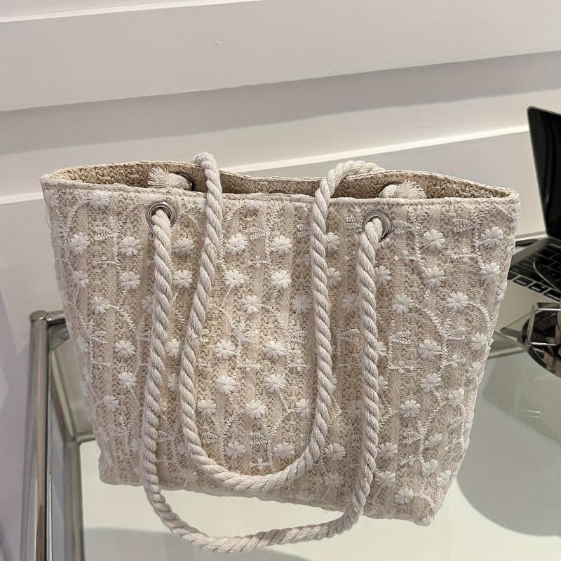 Straw Magnet Tote Bag with Plant Lace Cover