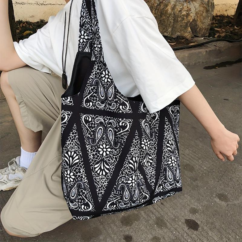 Large Capacity Paisley Flower Print Shoulder Bag