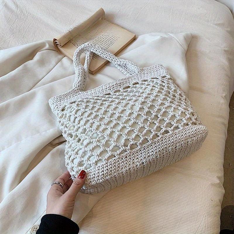 Minimalist Woven Shoulderbag for Vacation Storage