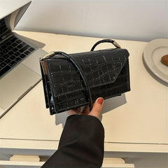 Crocodile Pattern Underarm Bag Metallic Flap Shoulder Bag