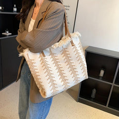 Straw Fringed Tote Bag Lightweight Shoulder Summer Beach Bag