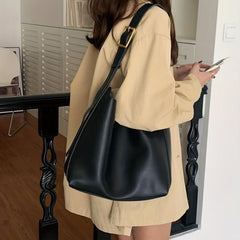 Classic Shoulder Bag with Insert Pouch for Work