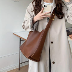 Classic Shoulder Bag with Insert Pouch for Work