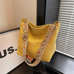 Minimalist Shoulder Bag with Geometric Pattern Strap