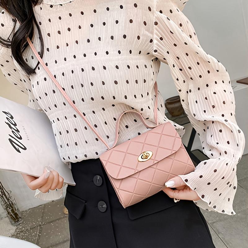 Women's Argyle Embossed Shoulder Bag Chain Strap Buckle Decor Crossbody Bag