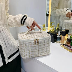 Portable Checkered Makeup Bag Large Capacity Outdoor Travel Storage Bag