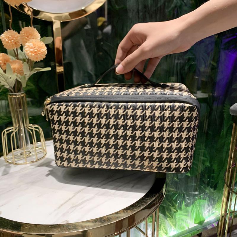 Stylish Houndstooth Pattern Cosmetic Handbag Zipper Makeup Bag