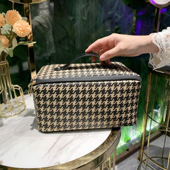 Stylish Houndstooth Pattern Cosmetic Handbag Zipper Makeup Bag