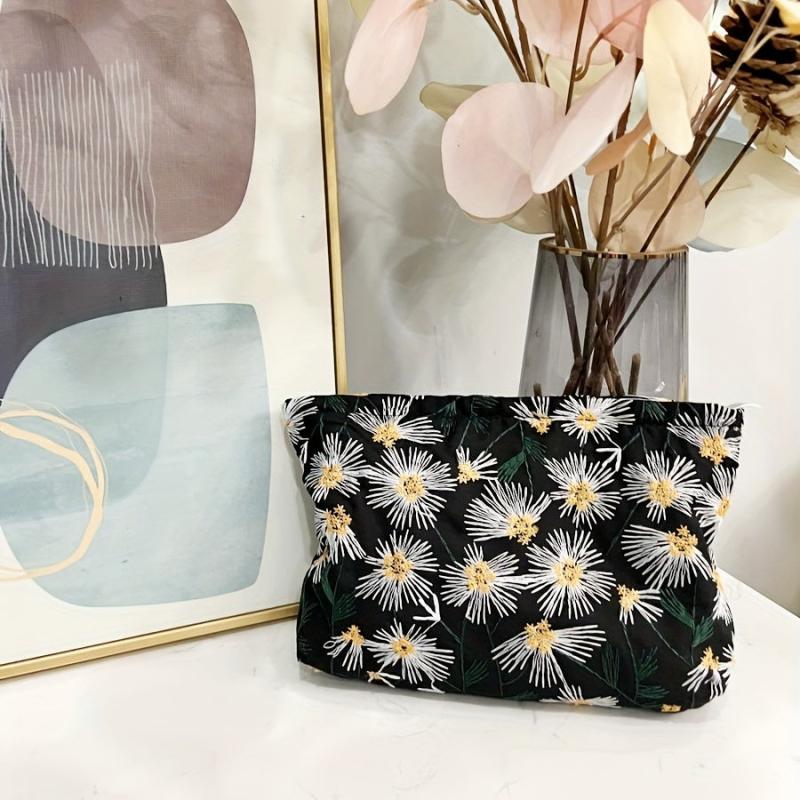 Embroidered Daisy Cosmetic Clutch Bag Handbag Makeup Storage Travel Bag