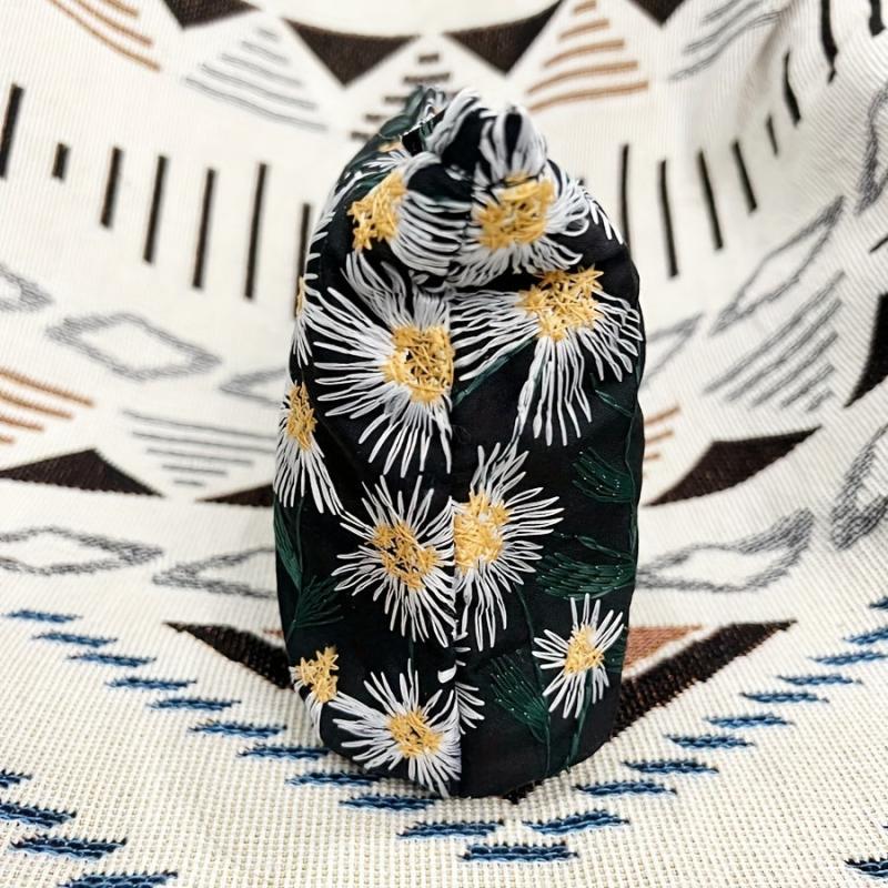 Embroidered Daisy Cosmetic Clutch Bag Handbag Makeup Storage Travel Bag
