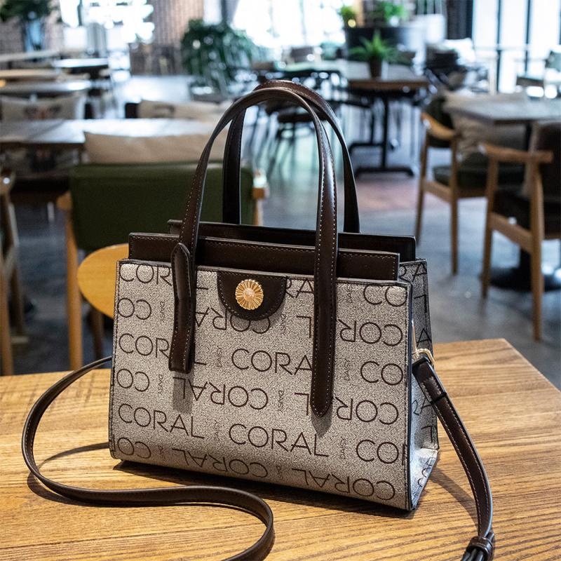 Letter Graphic Shoulder Bag Women's Messenger Bag