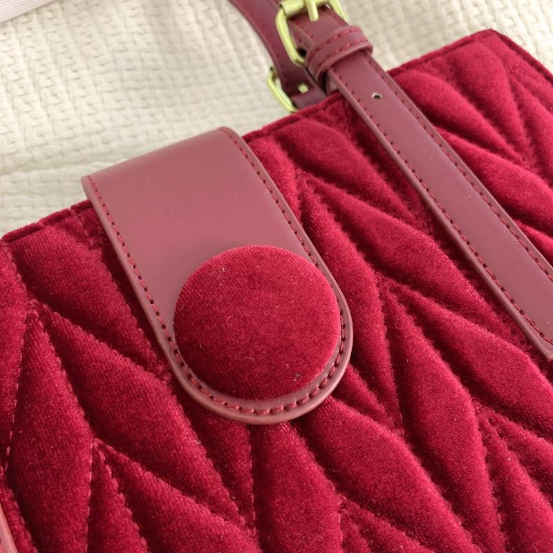 Embroidered Line Shoulder Bag Handbag Magnet Clasp Perfect Underarm Bag