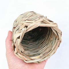 Cozy Grass Nest for Small Pets - Ideal for Hamsters and Rabbits