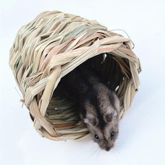 Cozy Grass Nest for Small Pets - Ideal for Hamsters and Rabbits