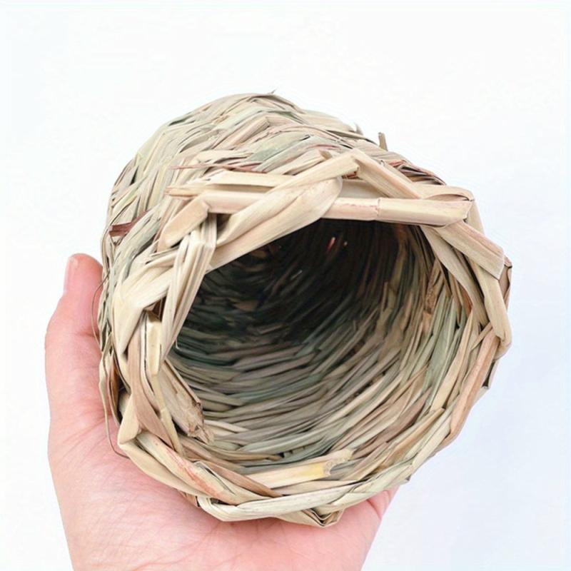 Cozy Grass Nest for Small Pets - Ideal for Hamsters and Rabbits