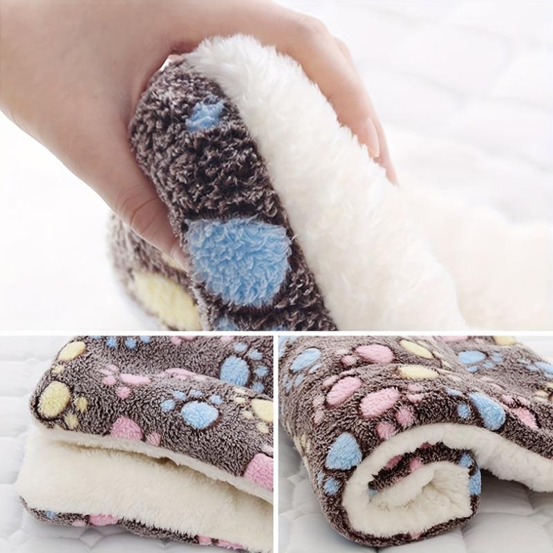 Graphic Pattern Dog Blanket Plush Mat - Soft Calming Blanket for Pets