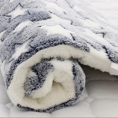 Graphic Pattern Dog Blanket Plush Mat - Soft Calming Blanket for Pets