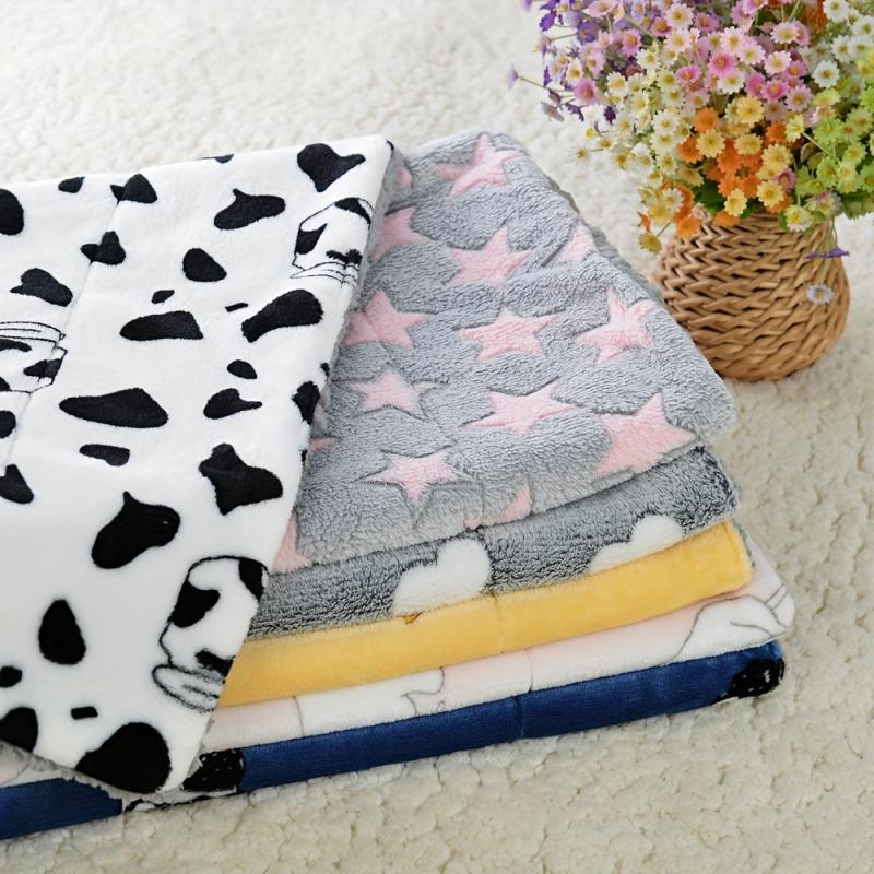 Cozy Fleece Pet Blanket for Small Dogs and Cats