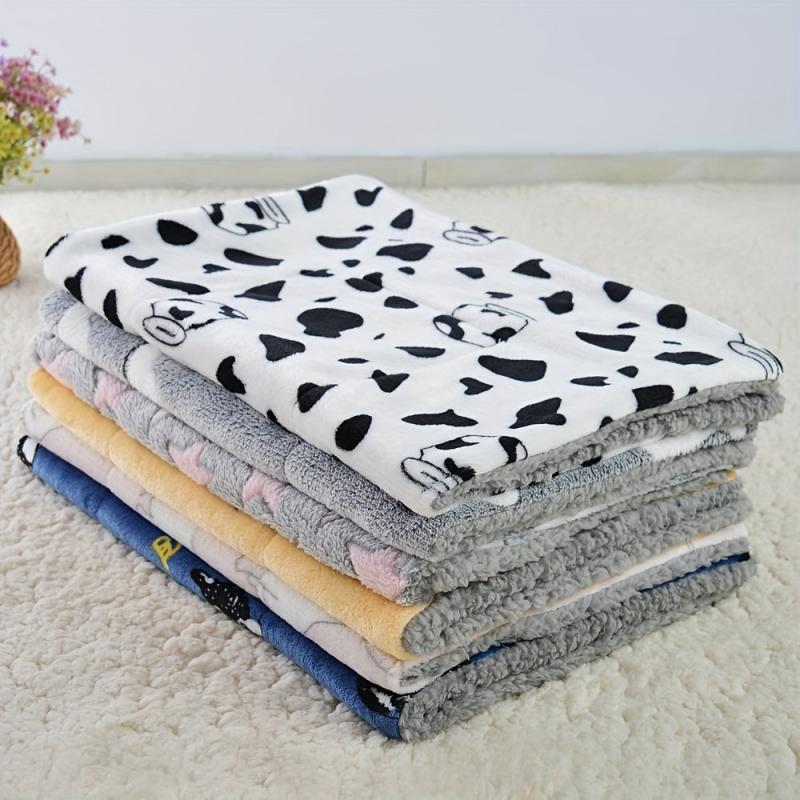 Cozy Fleece Pet Blanket for Small Dogs and Cats