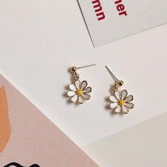 Small Daisy Earrings Female Niche Fresh Style All match Stud Earrings