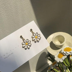 Small Daisy Earrings Female Niche Fresh Style All match Stud Earrings