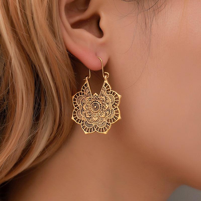 Vintage Style Alloy Cutout Flower Earrings Bohemian Carved Pattern Electroplated