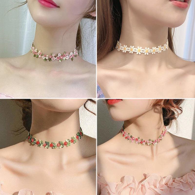 Romantic Lace Necklace Choker with Sweet Flowers