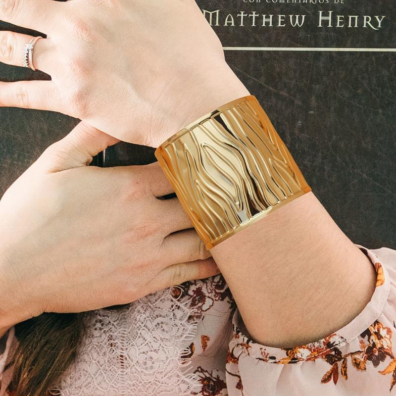 Metal Water Stripe Shape Bracelet