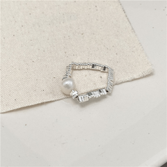 Silvery Pearl Ring Elastic Rope for Female Index Finger