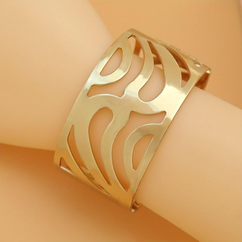Hollow Pattern Metal Open Bracelet Women's Flower Bracelet