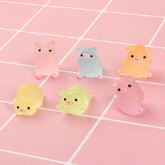 30pcs Mini Resin Luminous Pigs for DIY Christmas Decorations, Birthdays, Parties