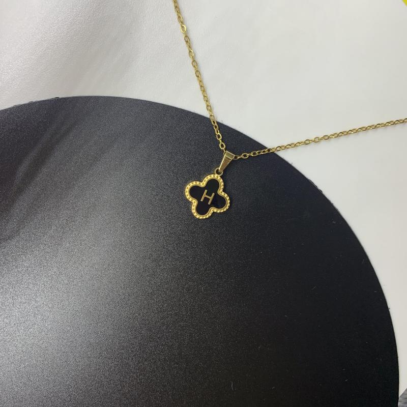 Elegant 26 Letter H Necklace with Four Leaf Clover Pendant