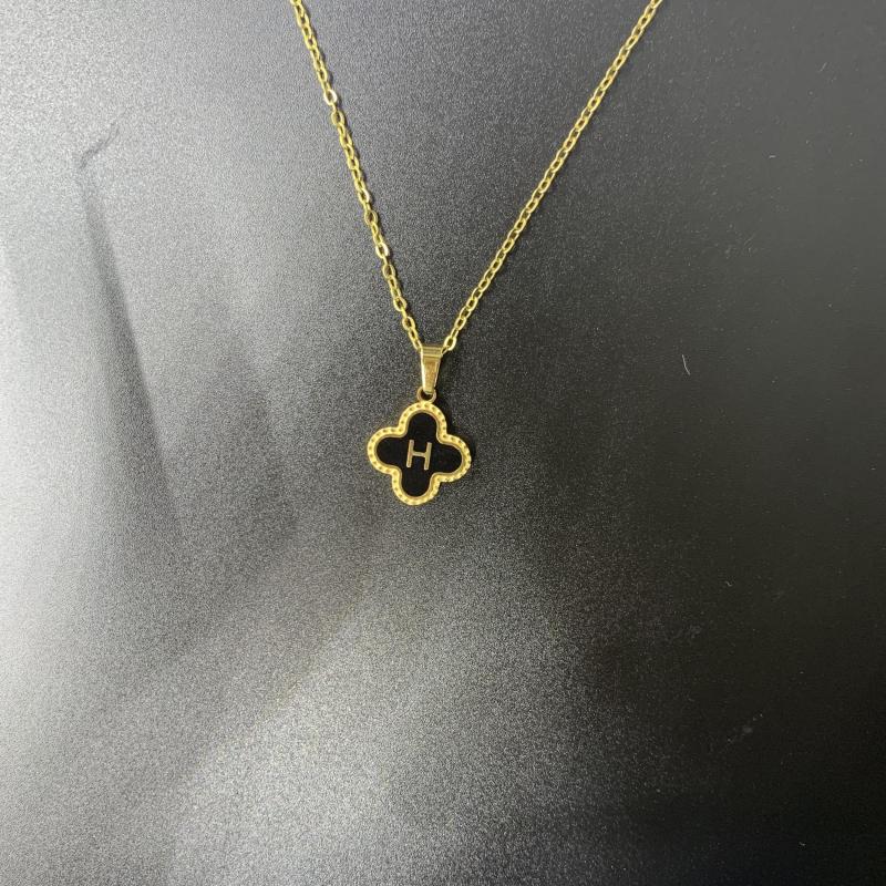 Elegant 26 Letter H Necklace with Four Leaf Clover Pendant