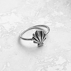 Retro Silvery Shell Ocean Wave Ring