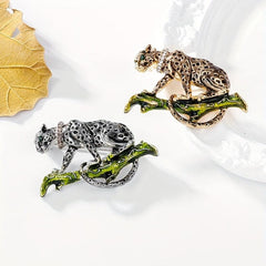 Retro Leopard Brooch Alloy Drop Climbing Leopard Antique Chest Flower