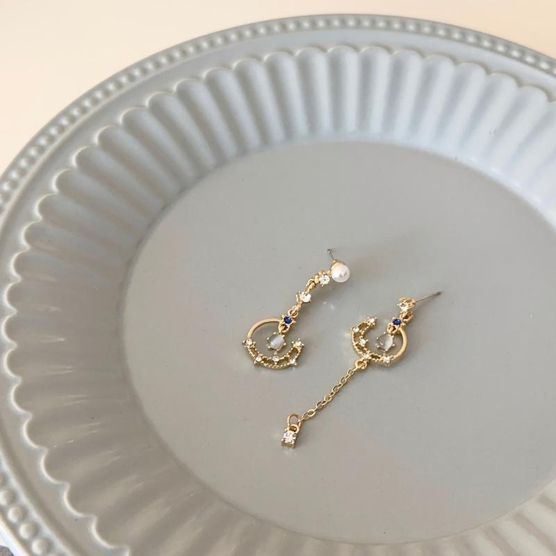 Asymmetrical Pearl Earrings Moon Hollow Tassel Jewelry