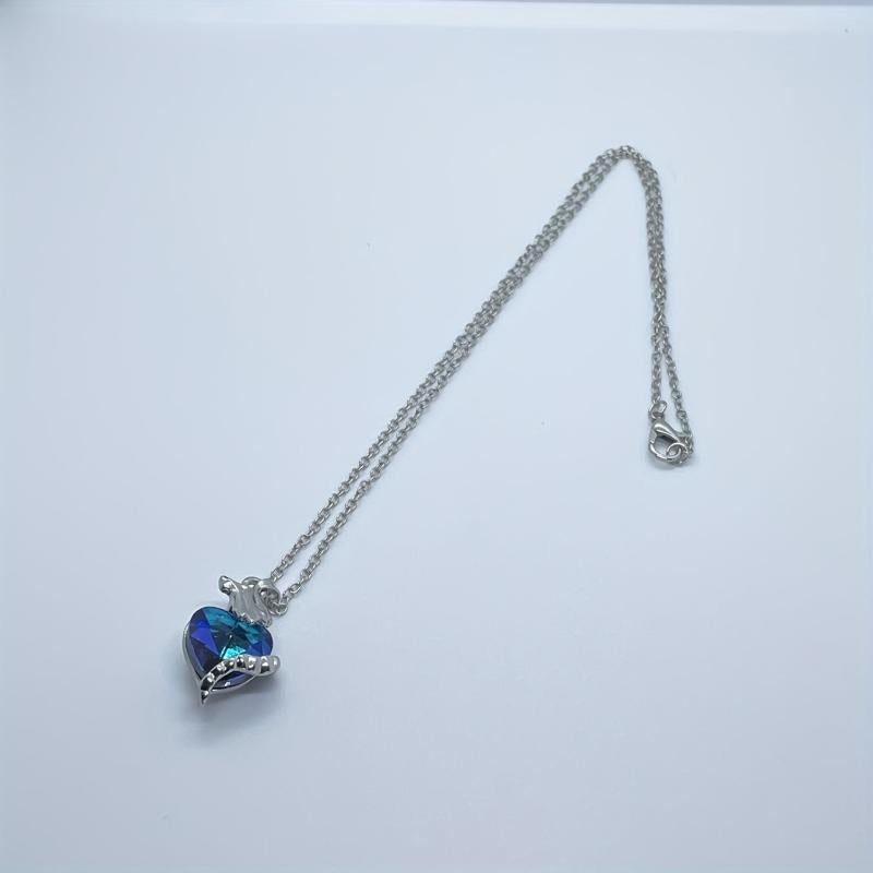Wolf and Heart Crystal Pendant Necklace - Ideal Gift for Any Occasion