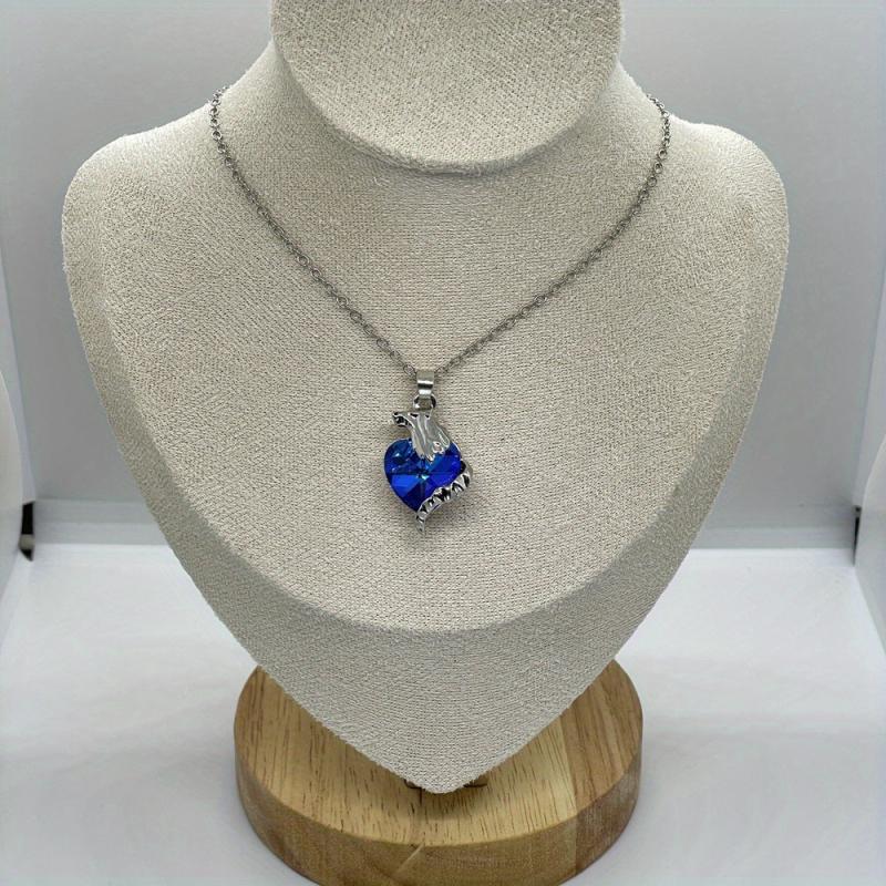 Wolf and Heart Crystal Pendant Necklace - Ideal Gift for Any Occasion