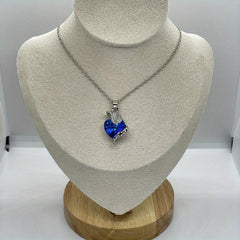 Wolf and Heart Crystal Pendant Necklace - Ideal Gift for Any Occasion